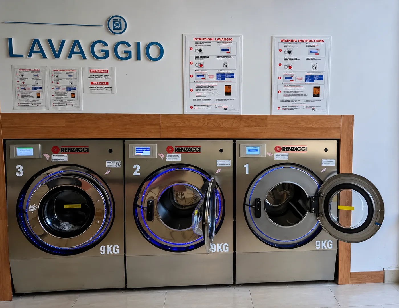 Lavatrici professionali Renzacci da 9 kg numero 1, 2 e 3 di Alice Lavanderia Self Service Agropoli